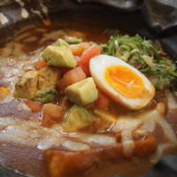 アボカドとトマトのチーズカレーうどん