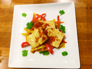 豆腐のステーキ藤波家のフジソースかけ